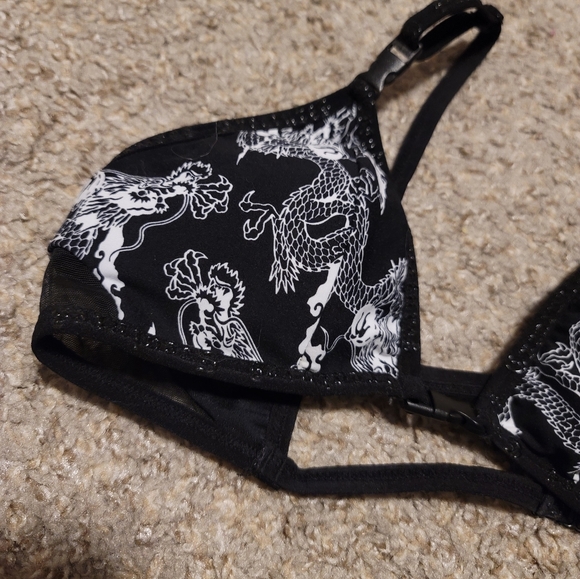 Cxix creatures buckle up sports bra black white dragons small - Picture 7 of 8